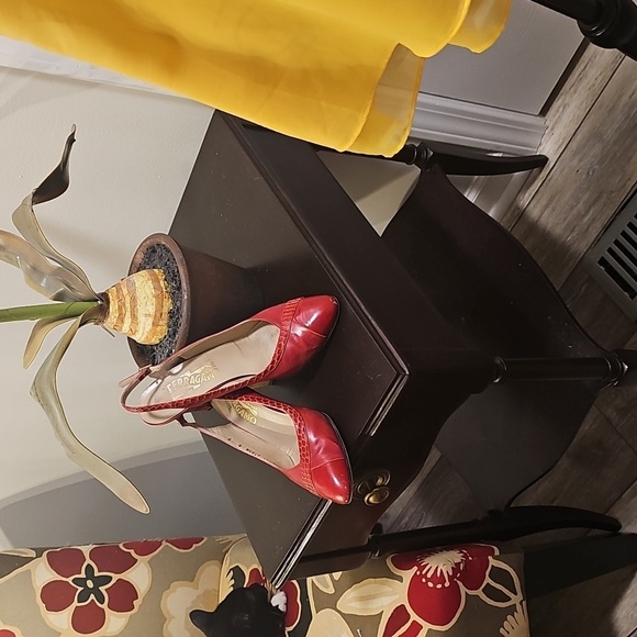 Sleveless Lemon Yellow 3 Layer Chiffon Blouse. - Picture 8 of 14